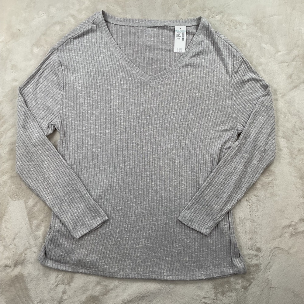 Maurices 24/7 Women's Large Gray Ribbed V-Neck Long Sleeve Top NWT
